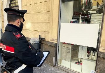 Catania, tentato furto da Calzedonia di via Etnea: due arresti