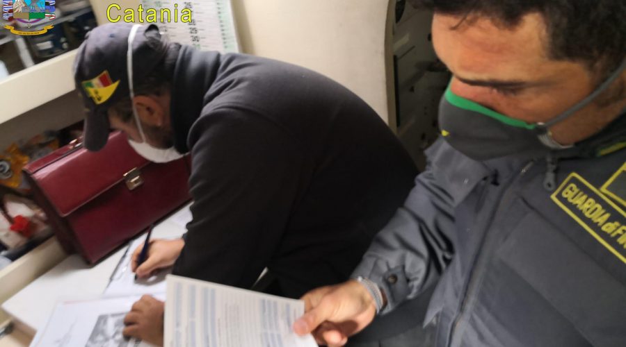 Controlli rispetto misure Covid in mare a San Giovanni li Cuti: sanzionati due amanti della pesca sportiva