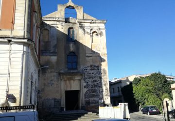 Giarre, si pulisce l'interno della chiesa del Convento