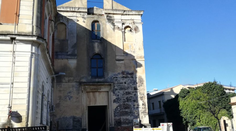 Giarre, si pulisce l’interno della chiesa del Convento