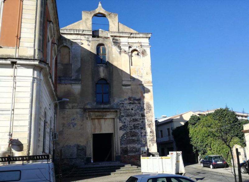 Giarre, si pulisce l’interno della chiesa del Convento