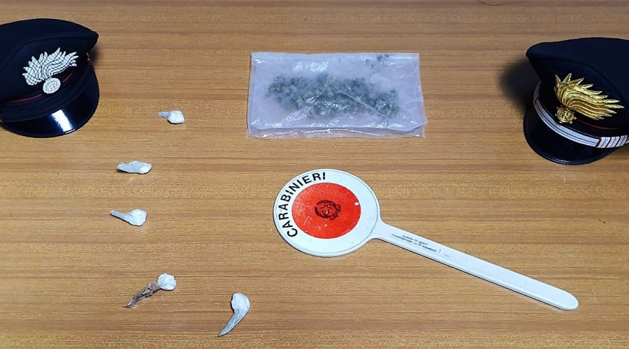 Palagonia, nascondeva in camera da letto cocaina e “erba”: arrestato