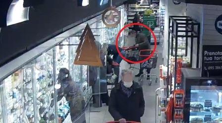 Catania, una denuncia per furto con destrezza