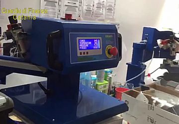 Catania, vendita di capi di contraffatti tramite piattaforme virtuali di e&ndash;commerce: due denunce