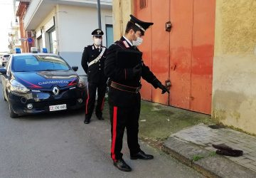 Calci e pugni alla ex in stato di gravidanza: fermato in tempo dai carabinieri