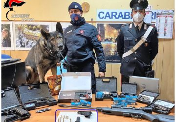 Insospettabile modificava le armi in casa: arrestato 64enne