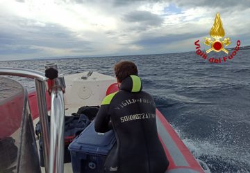 Tragedia in mare ad Acitrezza: trovato in mare il corpo di un surfista