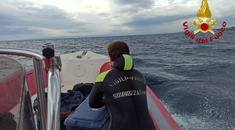 Tragedia in mare ad Acitrezza: trovato in mare il corpo di un surfista