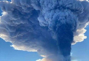 Pioggia di lapilli nel giarrese. Nuovo parossismo dell'Etna