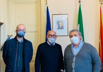 Baby gang Riposto, il plauso del sindaco ai Cc. L'Asaec in municipio