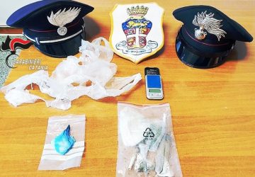 Palagonia, pusher e assuntore beccati in macchina: il primo arrestato e l&rsquo;altro segnalato