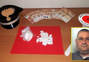 Non si ferma all'alt dei carabinieri: inseguito e arrestato spacciatore