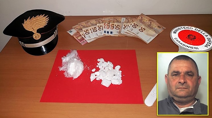 Non si ferma all’alt dei carabinieri: inseguito e arrestato spacciatore