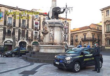 Catania, controlli della GdF: trovato per strada positivo al Coronavirus