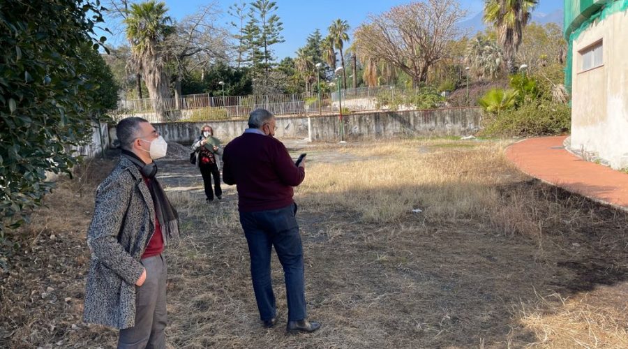 Giarre, ludoteca incendiata: cancelli aperti al parco Jungo. Sopralluogo della IV Commissione