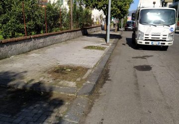 Riposto, scerbatura su strade e piazze