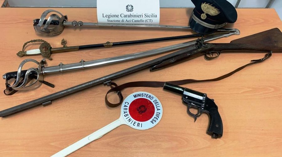 Aci Castello, minaccia con una pistola un cliente per soldi: arrestato