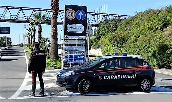 Catania, picchia la ex distruggendole anche l’auto: arrestato