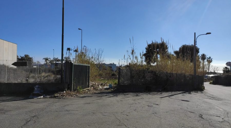 Giarre, disservizi e rifiuti alla zona artigianale. La denuncia del consigliere Arena