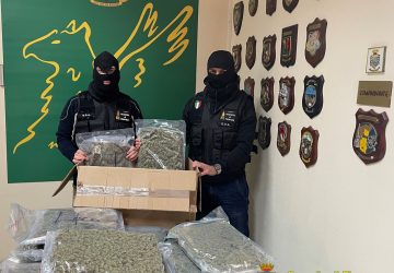 Catania, sequestrati 14 kg di marijuana, in manette un 62enne
