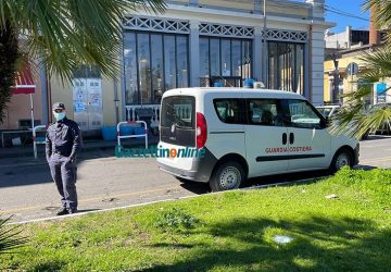 Riposto, operazione della Guardia costiera in porto e al mercato ittico