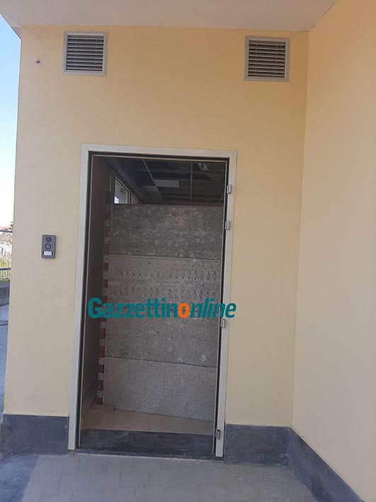 Giarre, ignoti tentano di accedere nei locali del nuovo pronto soccorso. Forzata la serratura