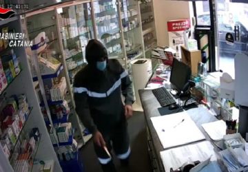 Patern&ograve;, era l&rsquo;incubo di banche e commercianti: arrestato rapinatore seriale VIDEO