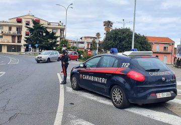 Mascali, 29enne ubriaco e ludopatico picchia la moglie davanti ai figli