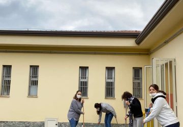 Giarre, ritardi nella gestione emergenza cenere. Le scuole "pulite" dagli studenti