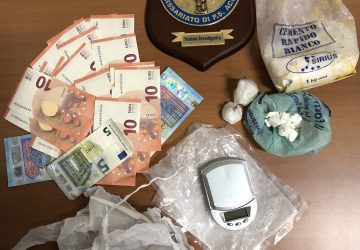 Acireale, pregiudicato fermato per spaccio di stupefacenti