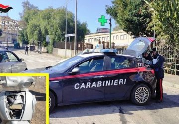 Controlli a tappeto a Catania: spacciatore scoperto mentre cerca di sbarazzarsi della videosorveglianza