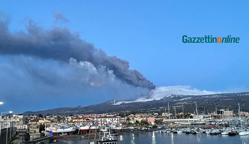 Catania, nuova fontana di lava al Cratere di Sud-Est