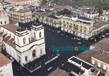 Etna: intensa pioggia di grossi lapilli. Un tappeto di cenere su Giarre, Riposto e Mascali FOTO VIDEO