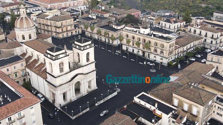 Etna: intensa pioggia di grossi lapilli. Un tappeto di cenere su Giarre, Riposto e Mascali FOTO VIDEO