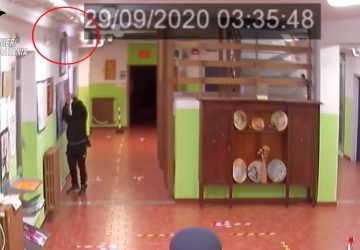 Riposto, le telecamere inchiodano ladro di merendine alla Pirandello VIDEO