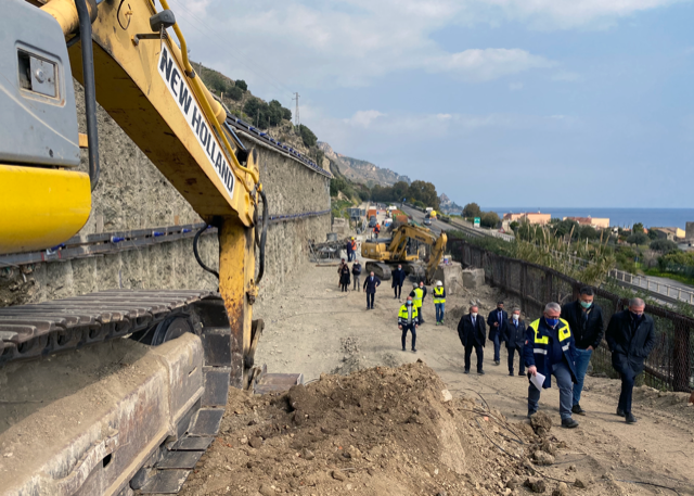 A18, frana di Letojanni: “Ad agosto la carreggiata deve essere libera” VIDEO