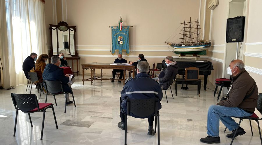 Riposto, vertice in Comune per coordinare interventi emergenza cenere