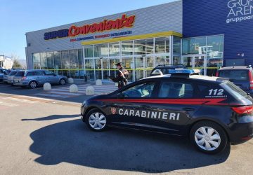 Giarre, beccate a rubare nel supermercato: arrestate due romene