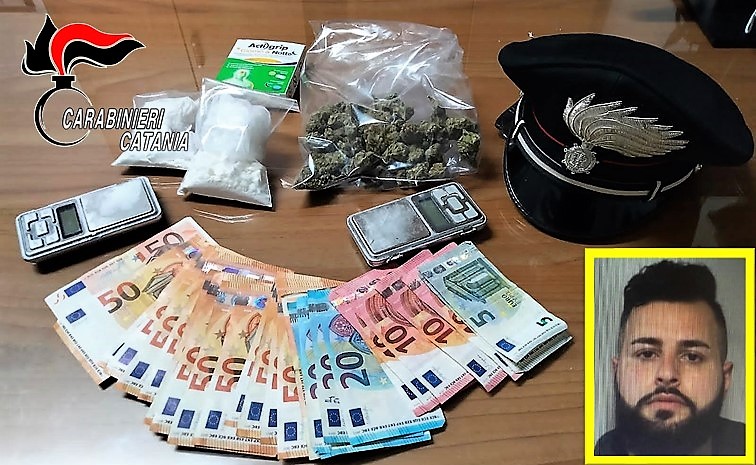Preso mentre taglia la cocaina: arrestato 27enne