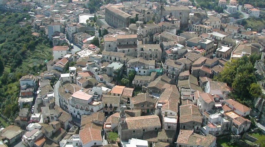 Castiglione di Sicilia: avviato progetto per vendere oltre 1000 unità abitative ad 1 euro