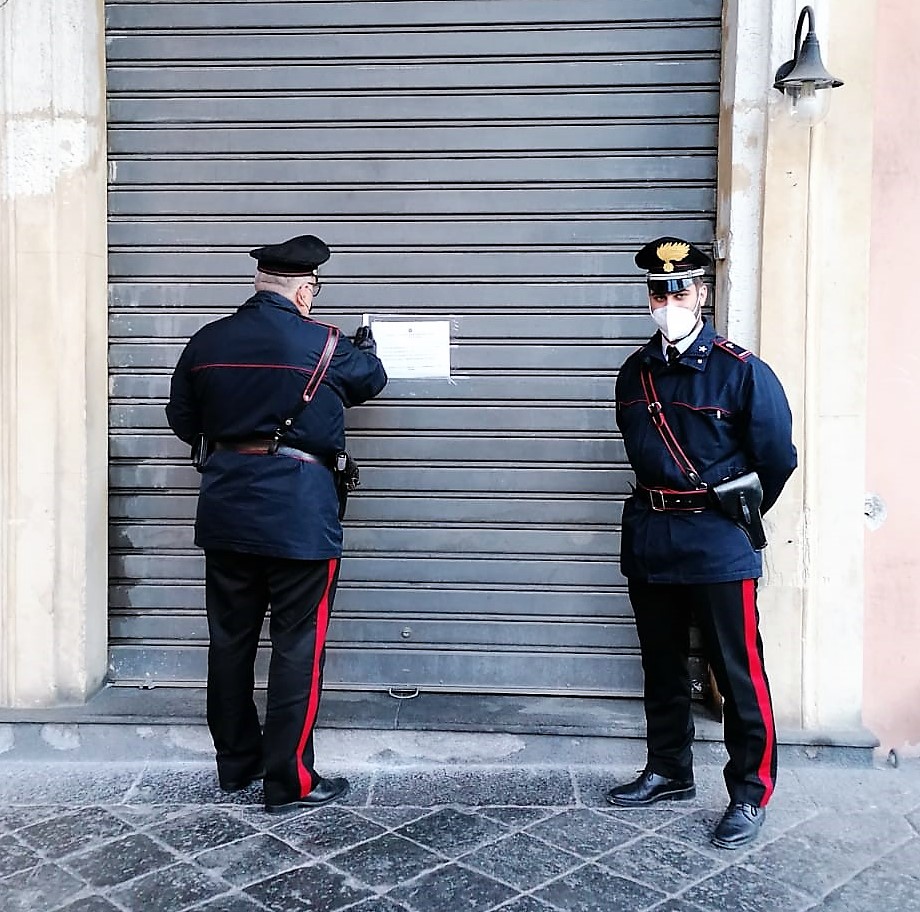 Catania, chiuso un ristorante, denunciate quattro persone