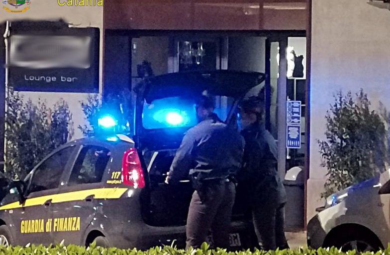 Sospesi per 5 giorni dall’attività 5 lounge bar per violazione norme anti diffusione contagio