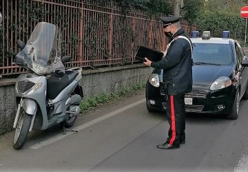 Misterbianco, presi mentre fuggono a bordo dello scooter rubato: uno &egrave; minorenne