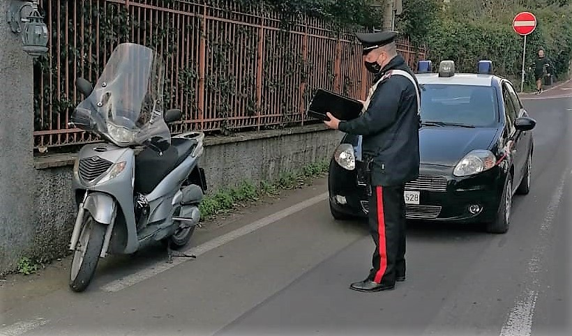 Misterbianco, presi mentre fuggono a bordo dello scooter rubato: uno è minorenne