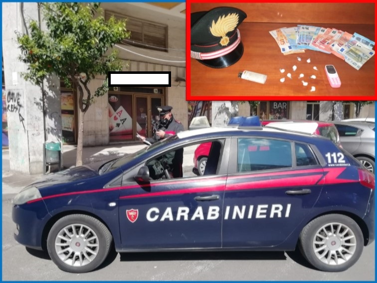 Acireale, vendevano “coca” in piazza Europa: fratelli-pusher in manette