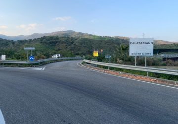 Calatabiano, riapre la &ldquo;Strada da 34 miliardi&rdquo;