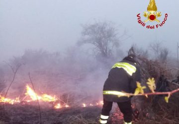 Randazzo, vasto incendio bosco e sterpaglie sui Nebrodi