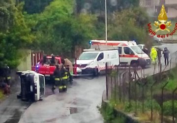 Acireale, grave incidente autonomo in via Ispica. Intervento dei Vvff