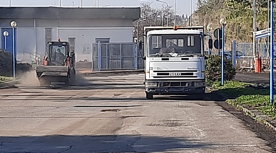 Giarre, ispezione dell’Asp al Punto vaccini del Sant’Isidoro. Avviata la rimozione della cenere