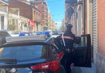 In tre rubano una potente moto: arrestato 15enne